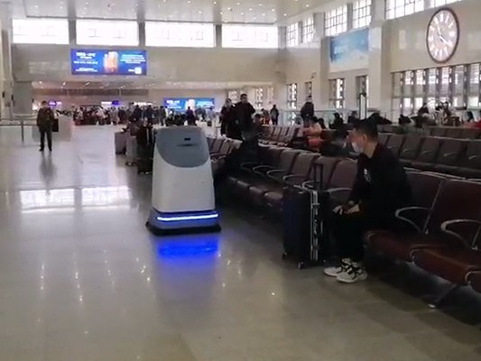 坦力無人大型掃地機(jī)“下凡”，車站清潔難題一鍵 “飛升”