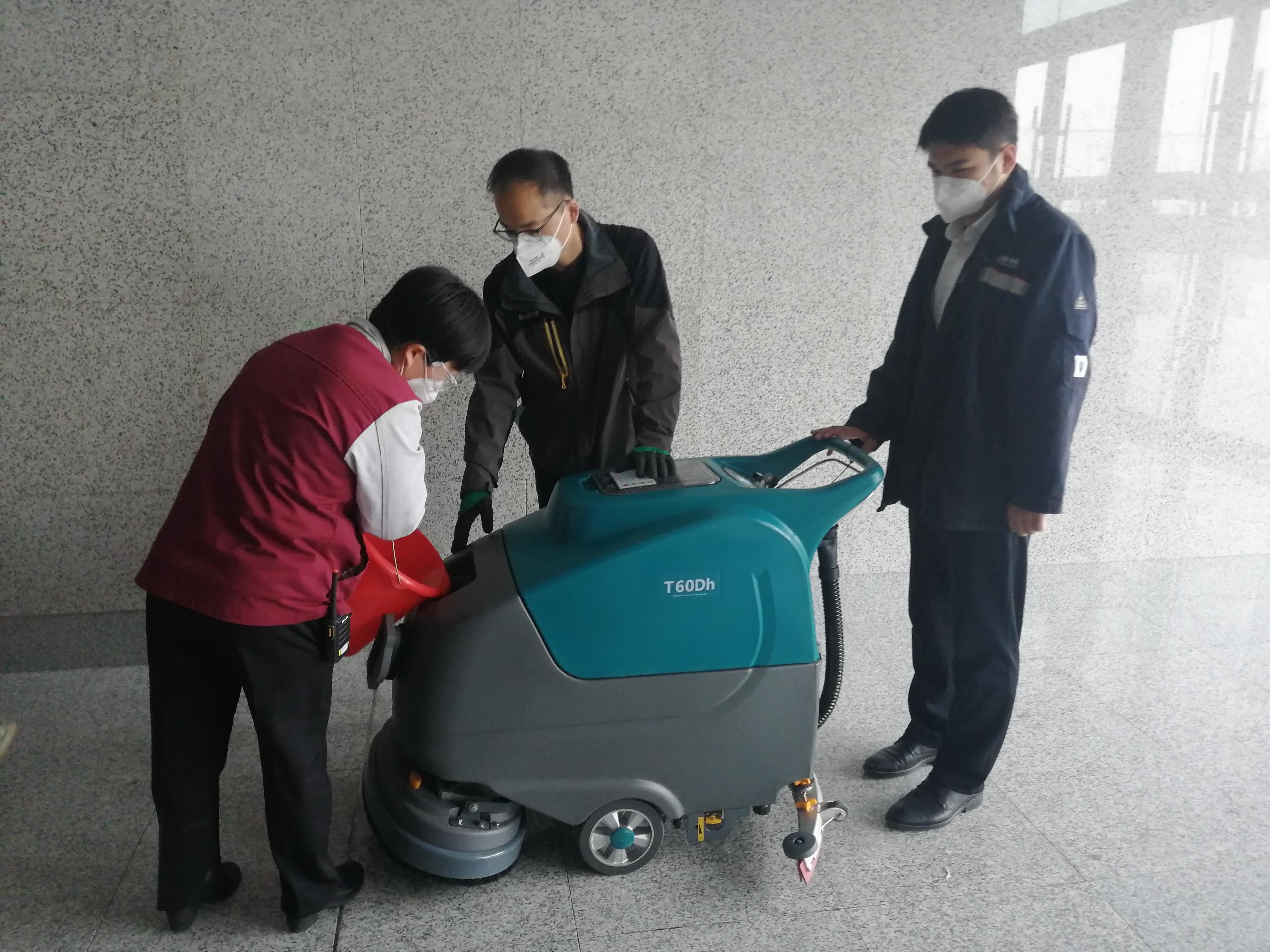 買洗地機(jī)要買燃油的嗎？