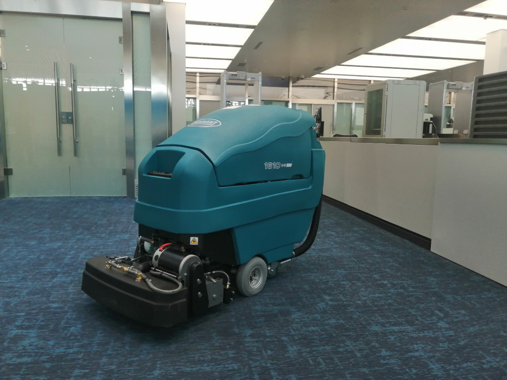 不洗不凈，洗地機(jī)讓電競酒店“亮起來”