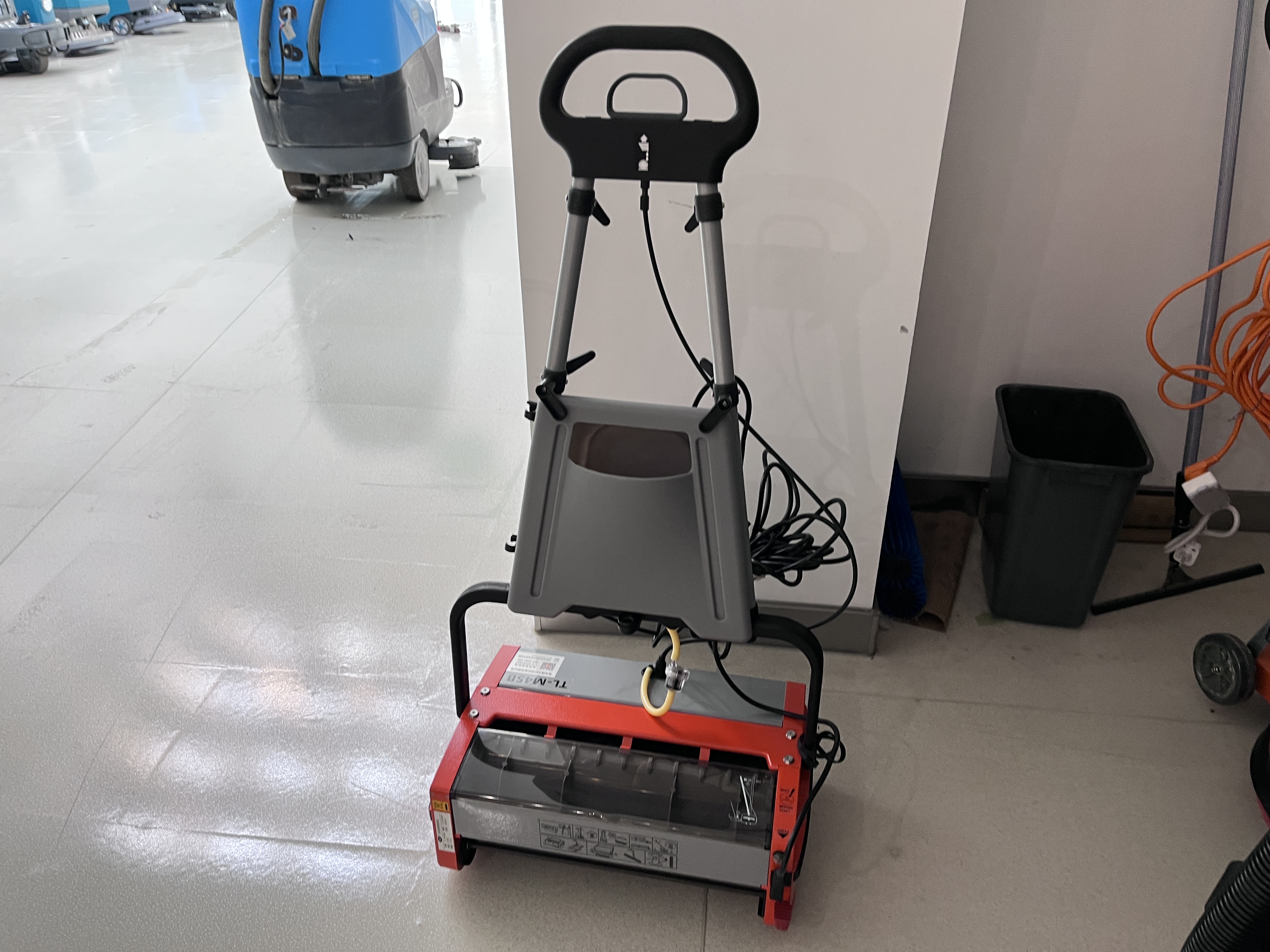 扶梯清洗機(jī)，關(guān)注用戶體驗(yàn)！