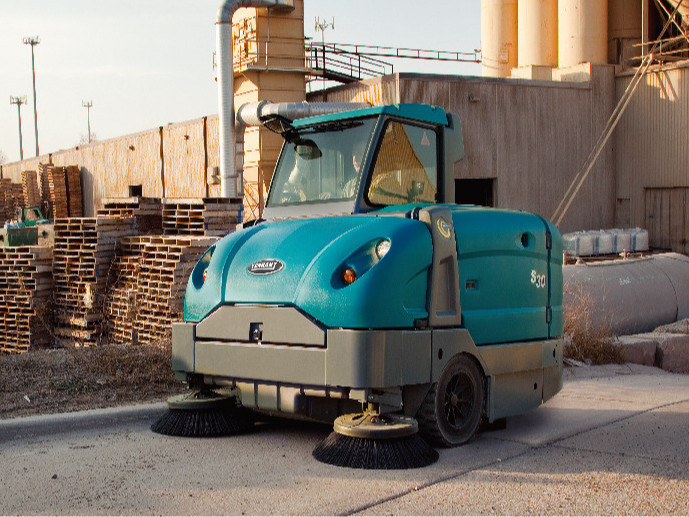 一年無休的環(huán)衛(wèi)工人，寒冬里要這樣使用掃地機(jī)