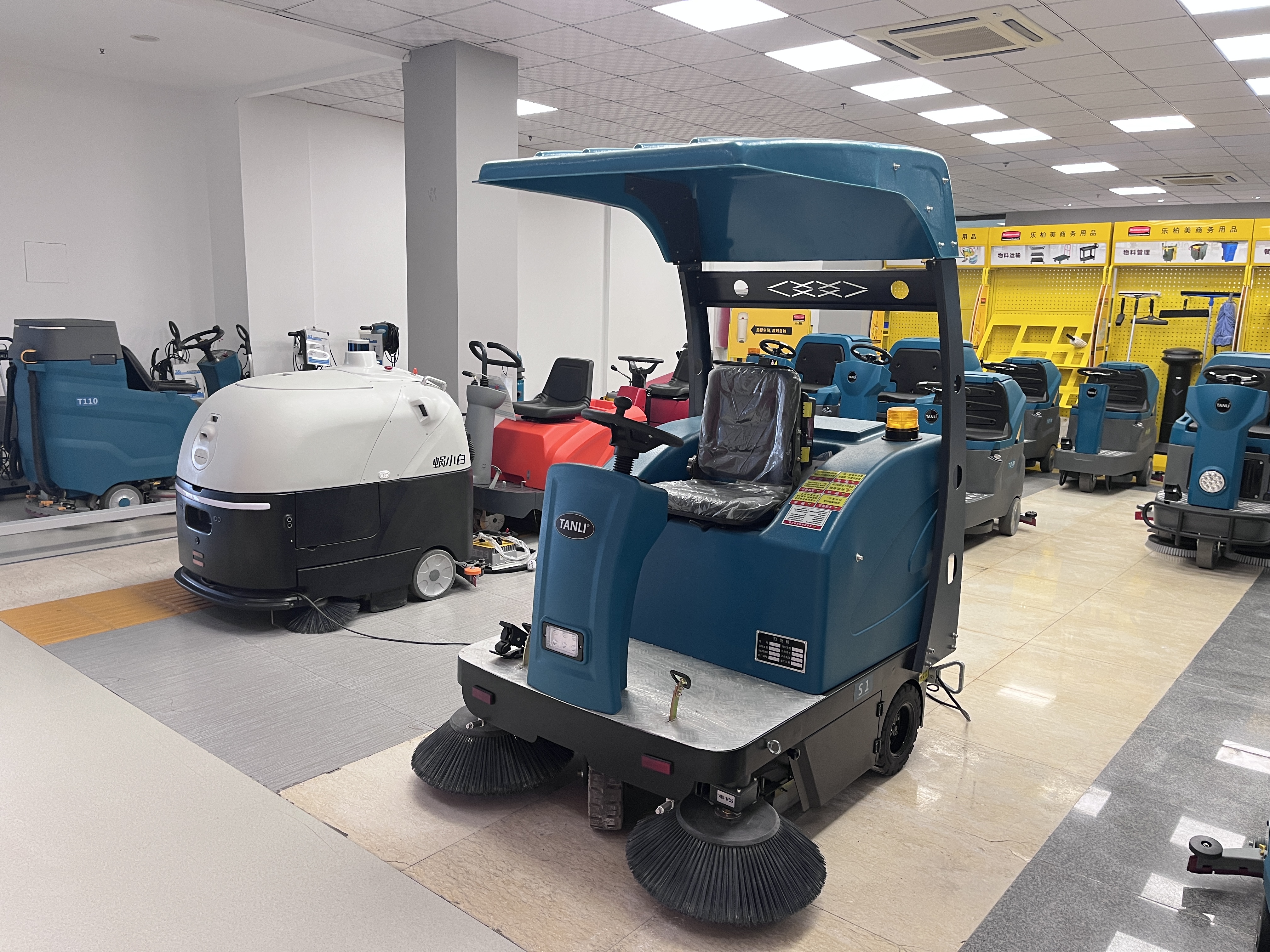 SI駕駛式掃地機小區(qū)物業(yè)實地案例（三）