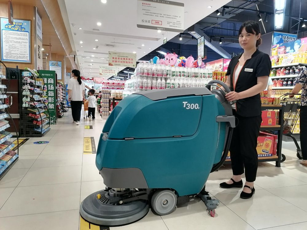 商場(chǎng)清潔，少不了這幾位“功臣”