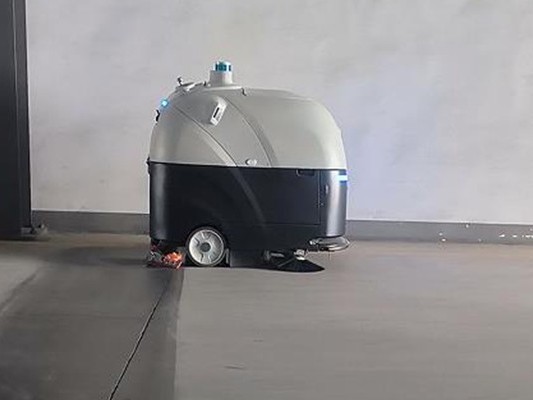 王楚欽孫穎莎晉級八強，坦力無人駕駛洗掃車清潔秀 “新招”！