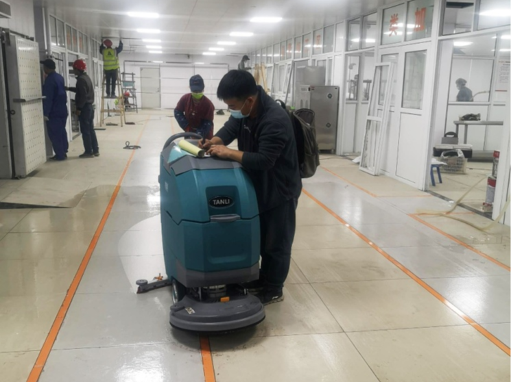 工廠食堂選購(gòu)洗地機(jī)看準(zhǔn)這幾點(diǎn)，包你滿意