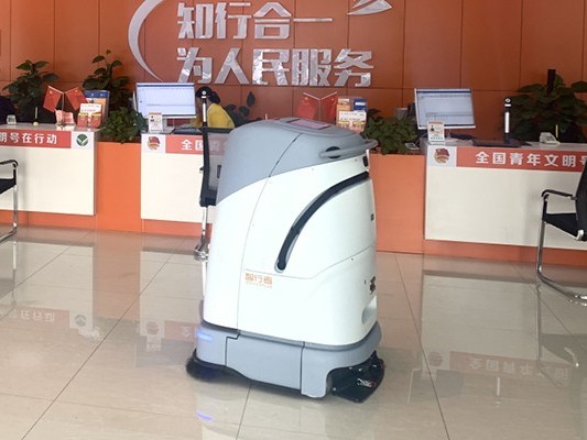 這臺(tái)工業(yè)用自動(dòng)掃地機(jī)器人成清潔大贏家，一棟樓都被它 “征服”