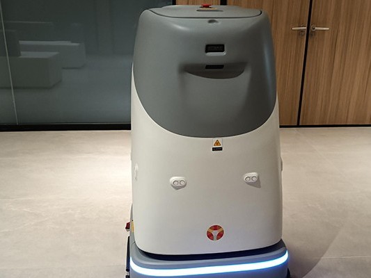 6 星級酒店靠啥 “吸睛”？坦力無人掃地機器人放大招