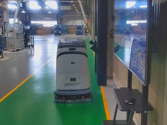 坦力工廠洗地機(jī)器人：80kg 重壓之下，讓環(huán)氧地坪 “逆生長”