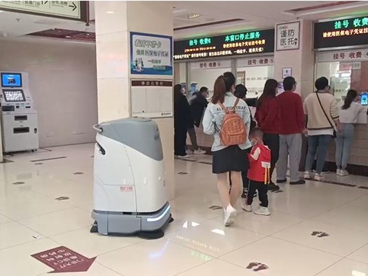 醫(yī)院地面太滑被投訴？坦力工業(yè)掃地機器人來搞定