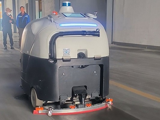 清潔工搬設備累到哭？這臺坦力智能無人駕駛洗地機自己坐電梯干活！